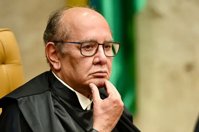 Gilmar Mendes pede à PGR que investigue Alessandro Vieira por abuso de autoridade